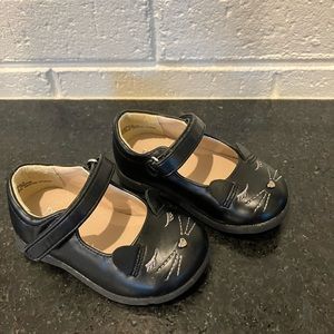 Children’s Place- Toddler Girl’s- size 5- Uniform Shoes with Cat Design